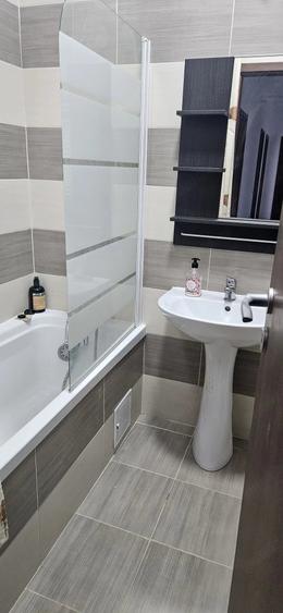 Apartament cu 3 camere decomandat, mobilat în Rahova