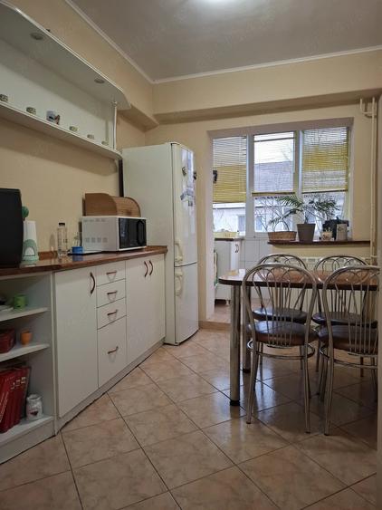Apartament cu 3 camere decomandat în Decebal