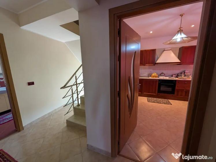 Casă cu 5 camere cu Teren 500 Mp în Lilieci