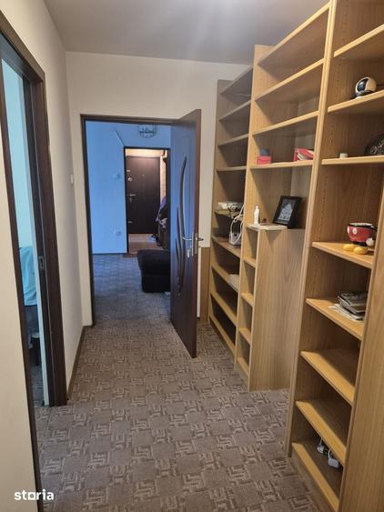 Apartament cu 4 camere semidecomandat în Militari