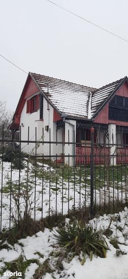 Casă cu 5 camere cu Teren 1000 Mp în Sâniob
