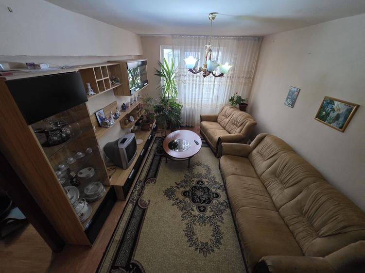 Apartament cu 3 camere semidecomandat în Central