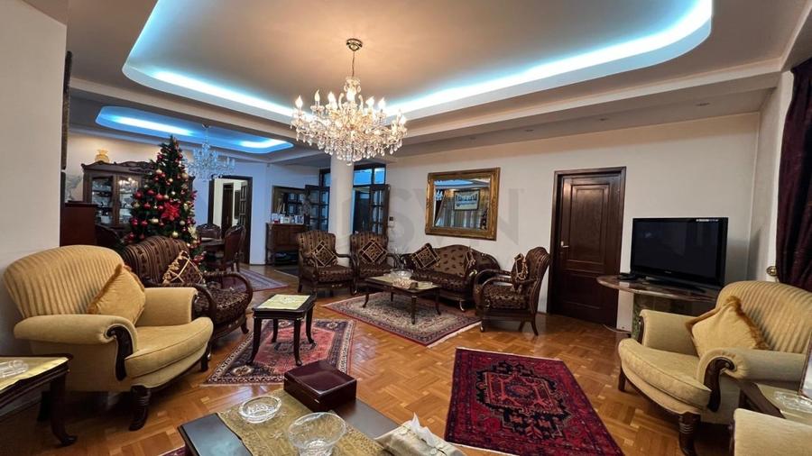 Casă individuală cu 8 camere cu Canalizare în Pipera