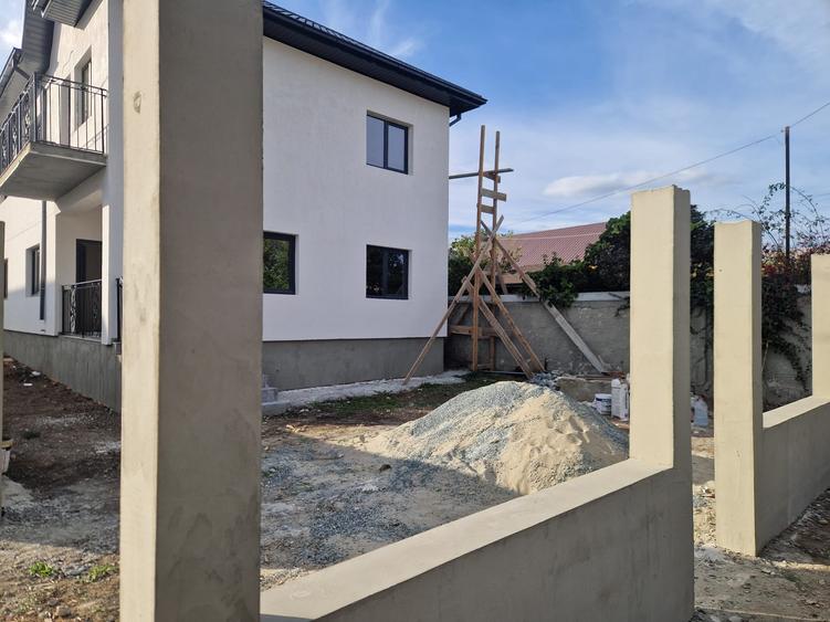 Duplex cu 4 camere cu Teren 180 Mp în Est