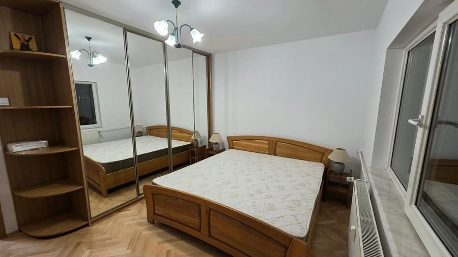 Apartament cu 2 camere decomandat în P-ța Victoriei
