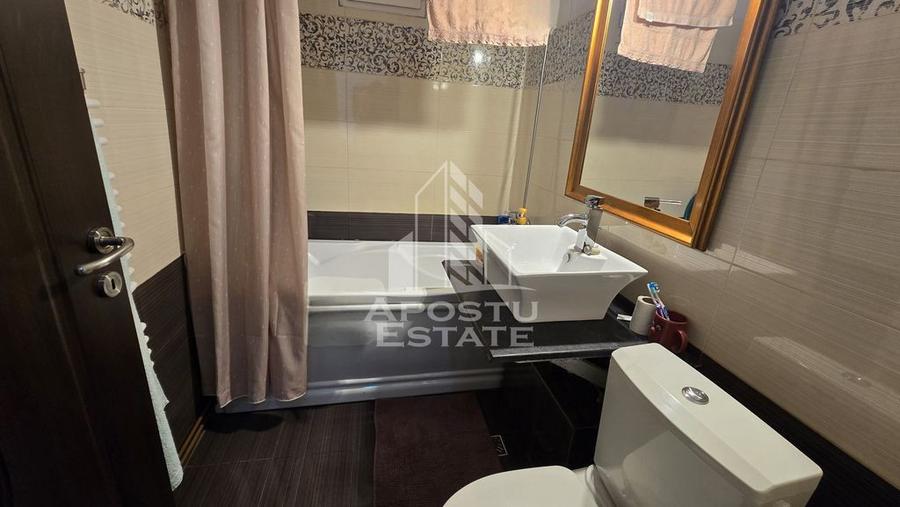 Apartament cu 3 camere semidecomandat, mobilat în Dacia
