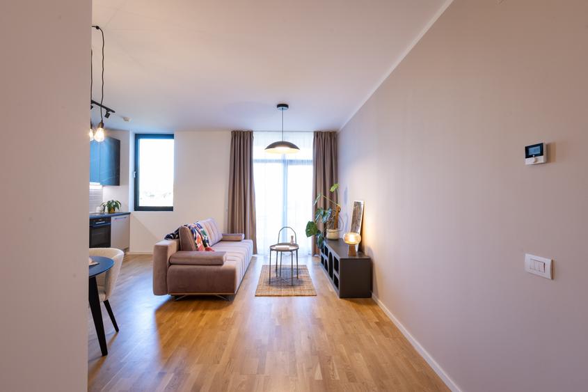 Apartament cu 2 camere semidecomandat, mobilat în Central