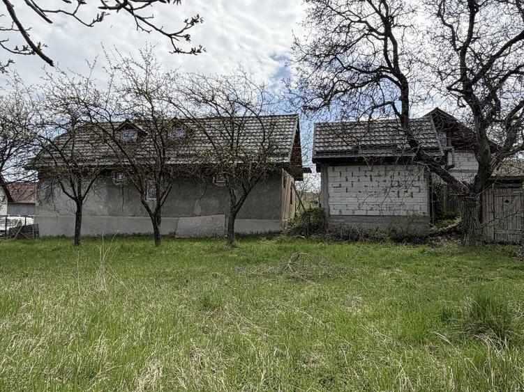 Casă cu 4 camere în Moldovenești