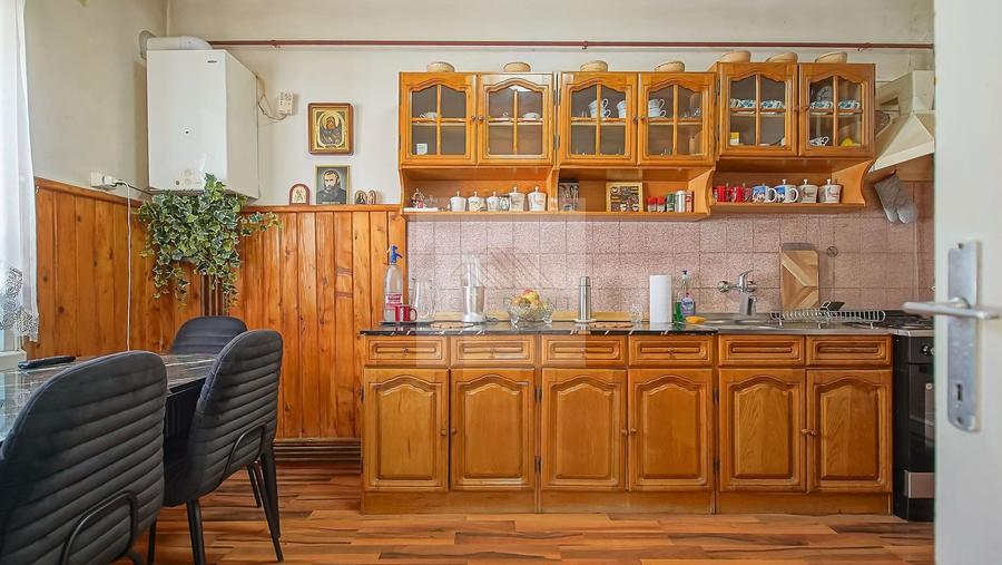 Casă individuală cu 4 camere cu Canalizare în Sânpetru