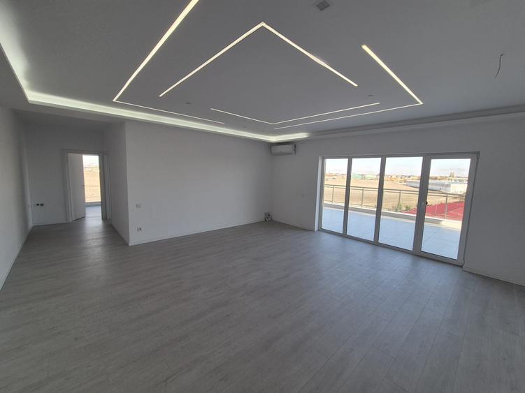 Penthouse cu 4 camere decomandat în Vladimirescu