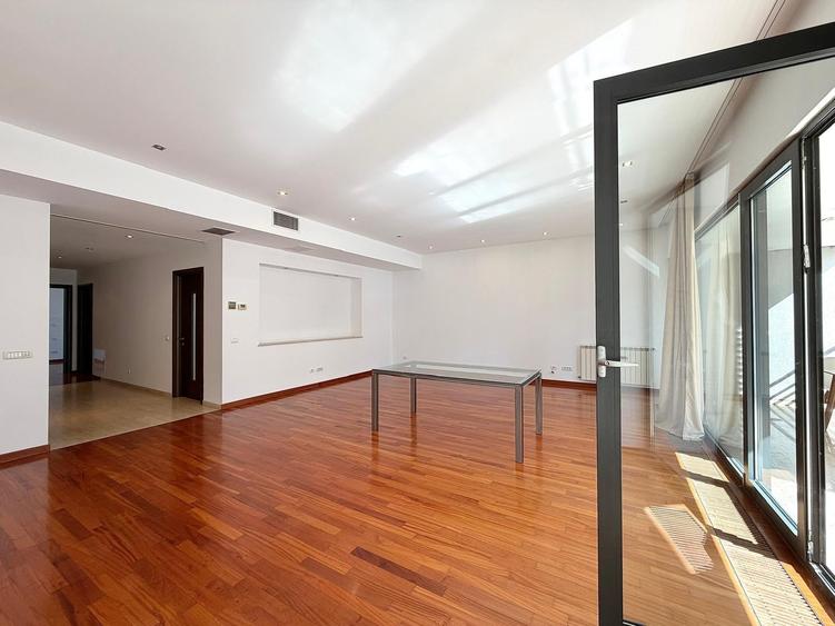 Apartament cu 4 camere decomandat în Dorobanți