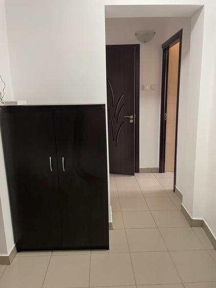 Apartament cu 3 camere semidecomandat în Titan