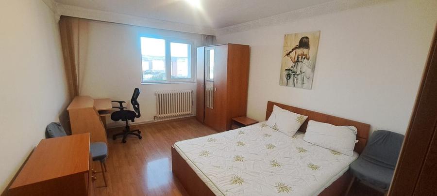 Apartament cu 3 camere semidecomandat, mobilat în Podu Roș