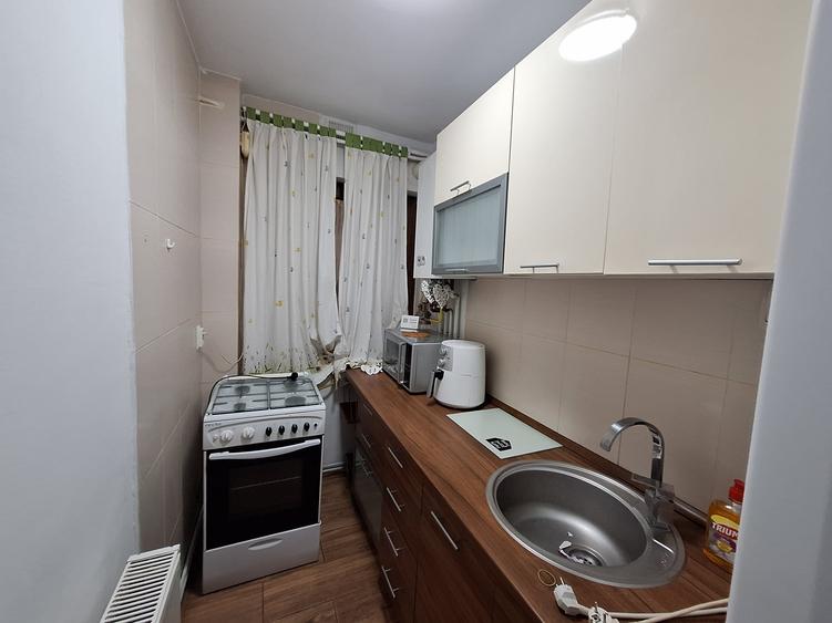 Apartament cu 2 camere nedecomandat, mobilat în Take Ionescu