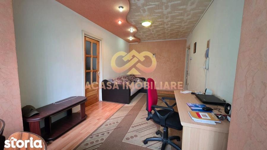 Apartament cu 3 camere semidecomandat în Alexandru cel Bun