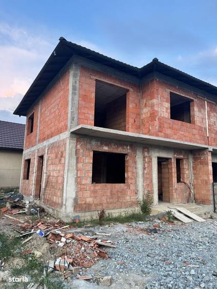 Casă cu 4 camere în Central