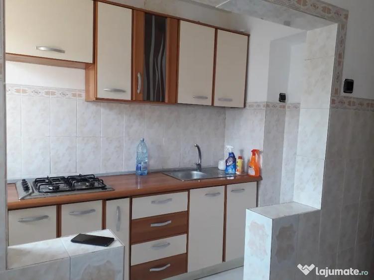 Apartament cu 3 camere semidecomandat în George Enescu