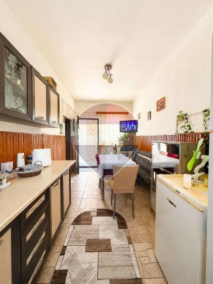 Casă individuală cu 9 camere cu Teren 350 Mp în Sud-Est