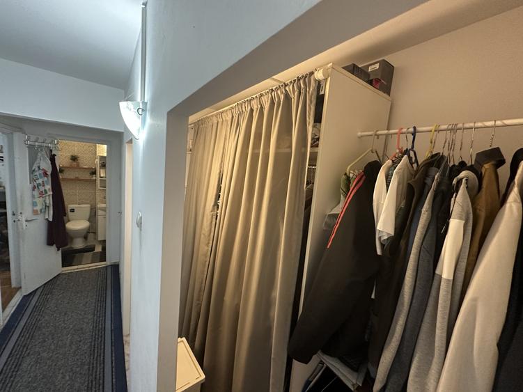 Apartament cu 3 camere decomandat, mobilat în Berceni