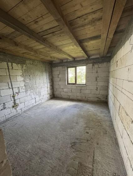 Casă cu 4 camere în Vânători