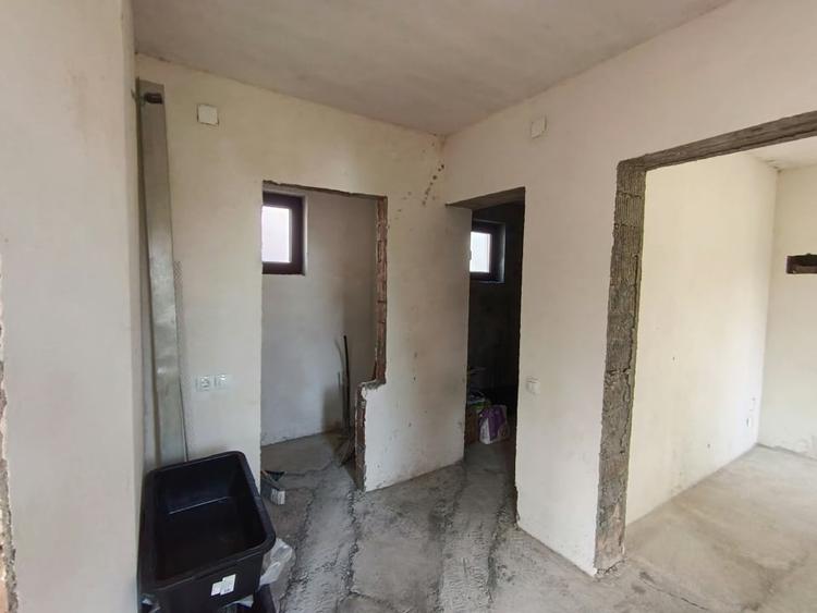Casă individuală cu 4 camere cu Canalizare în Valea Borcutului
