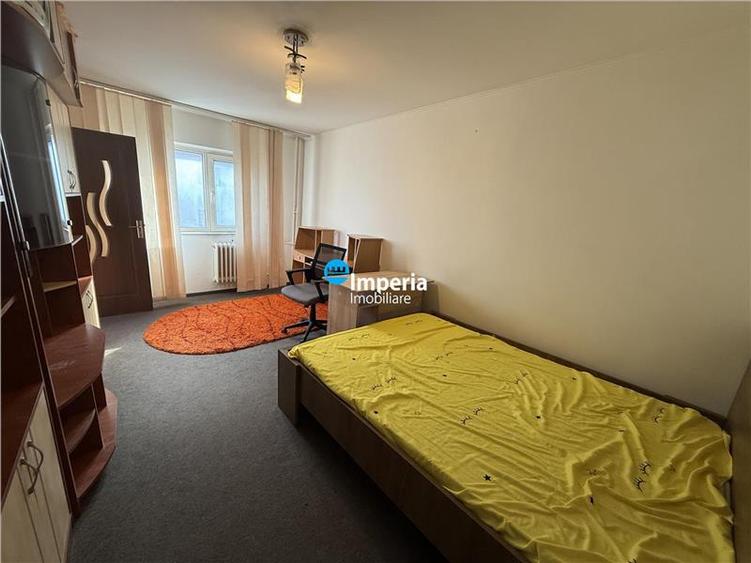 Apartament cu 2 camere decomandat în Podul de Fier