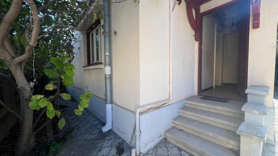 Apartament cu 3 camere semidecomandat în Dorobanți
