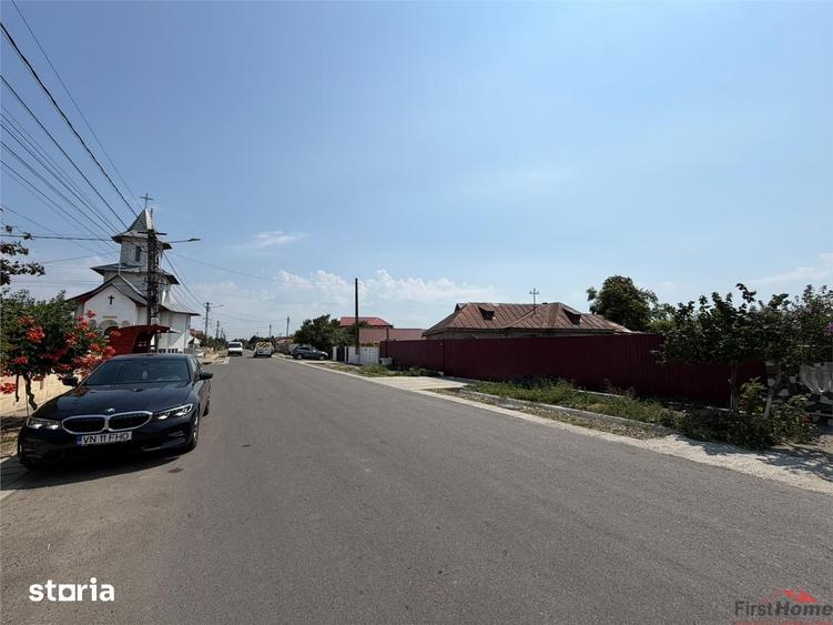 Teren de 4699 mp, în Milcovul