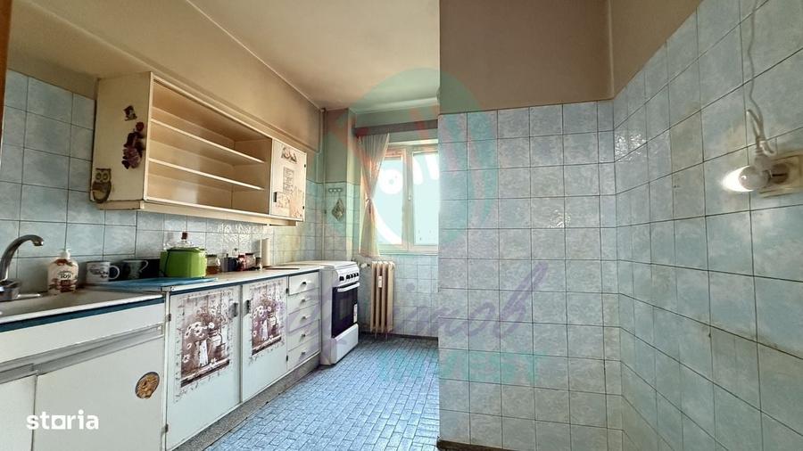 Apartament cu 3 camere semidecomandat în Lacul Tei