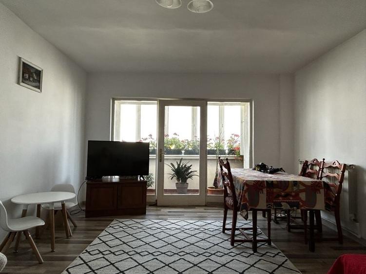 Apartament cu 4 camere decomandat în Central