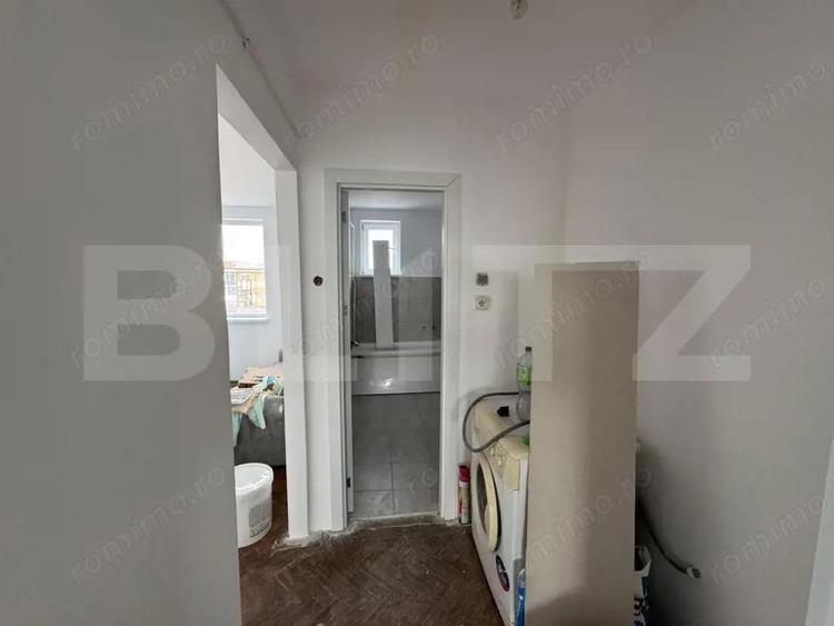 Apartament cu 2 camere semidecomandat în Rovine