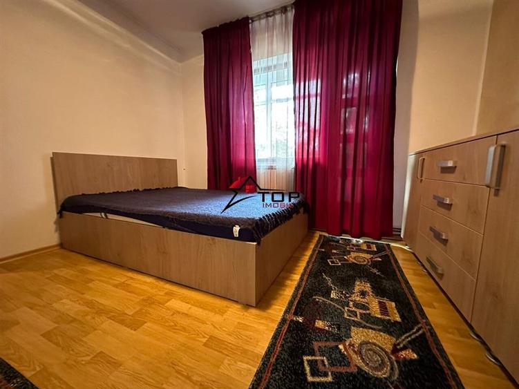 Apartament cu 3 camere semidecomandat, mobilat în Podu Roș