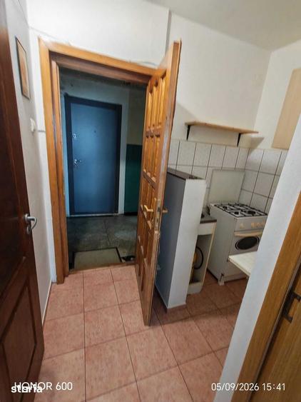 Garsonieră în Est