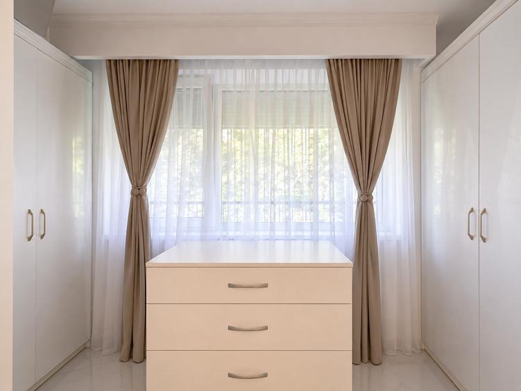 Apartament cu 4 camere semidecomandat în Tomis Nord