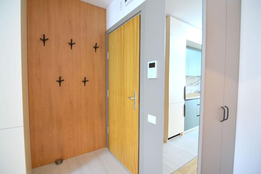 Apartament cu 3 camere, mobilat în Central