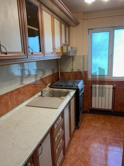 Apartament cu 3 camere decomandat, mobilat în Girocului