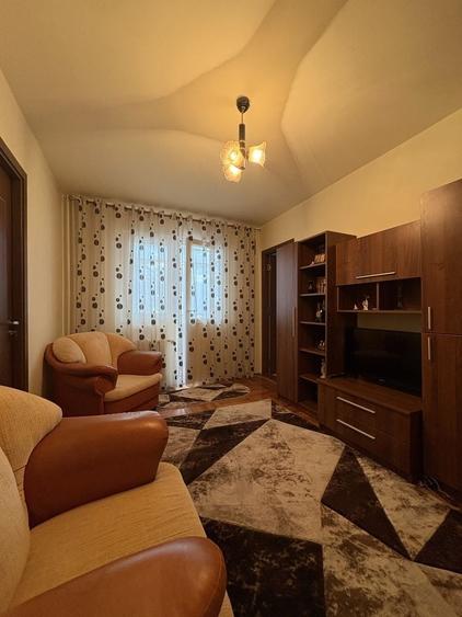 Apartament cu 2 camere semidecomandat în Crâng