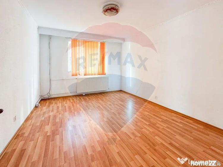 Spațiu comercial, de 573 mp, în Casa de Cultură
