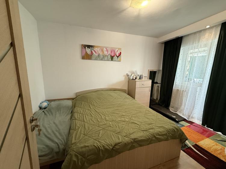 Apartament cu 3 camere, mobilat în Buziașului