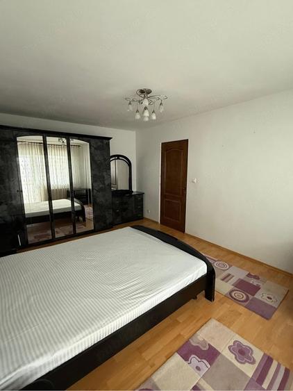 Apartament cu 3 camere decomandat, mobilat în Central