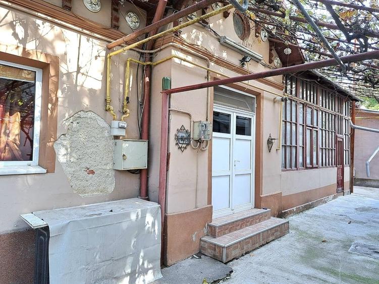 Casă cu 2 camere cu Teren 200 Mp în Titulescu
