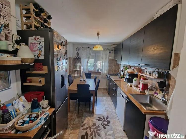 Apartament cu 4 camere semidecomandat în Central