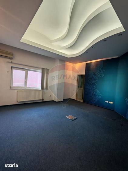 Spațiu comercial, de 2,100 mp, în Valea Rosie