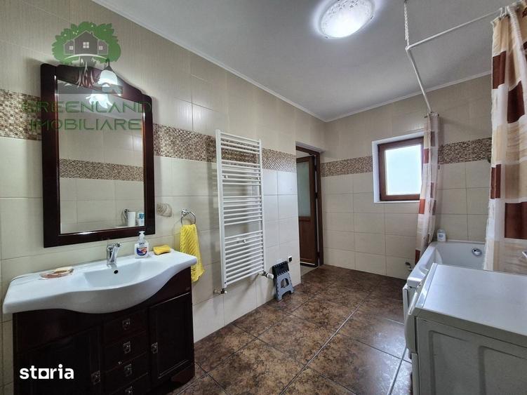 Casă cu 6 camere cu Teren 1100 Mp în Bucium