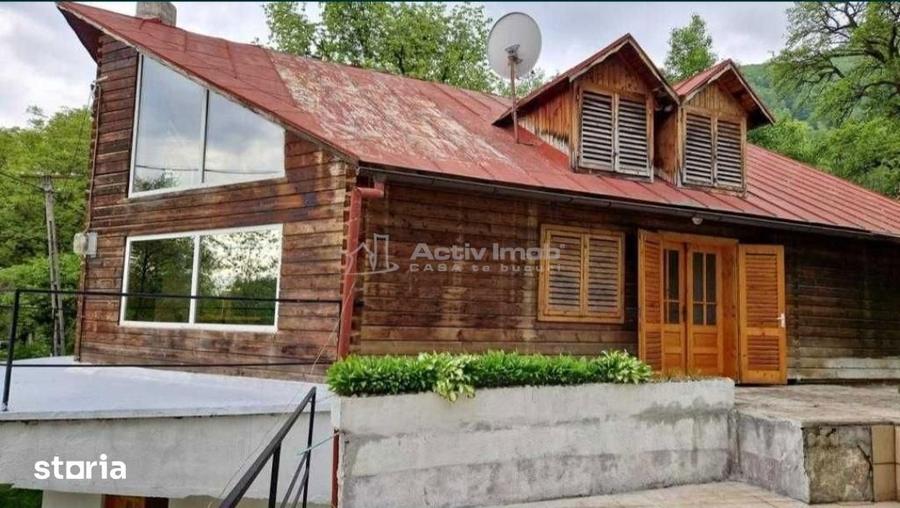 Casă cu 6 camere cu Teren 1618 Mp în Bran