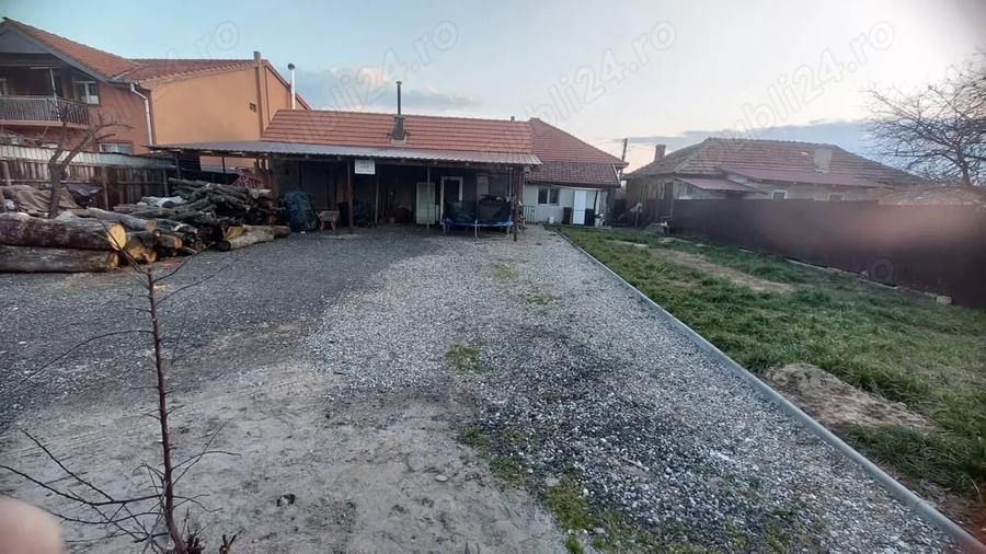 Casă cu Teren 690 Mp în Central
