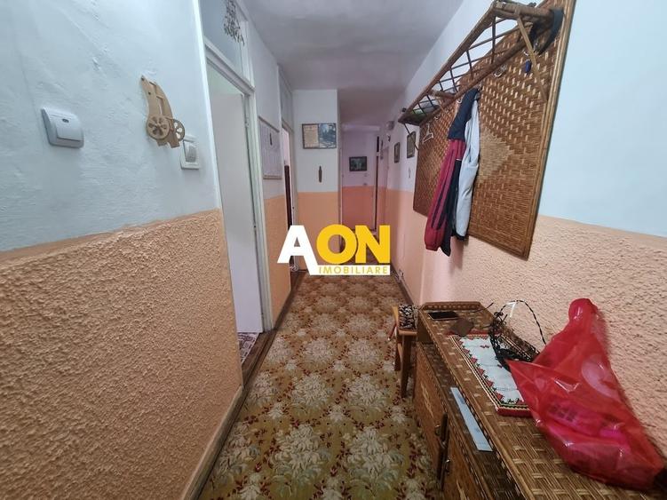 Apartament cu 4 camere decomandat în Central