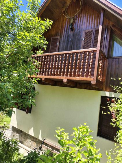 Casă cu 4 camere decomandat în Izvoare