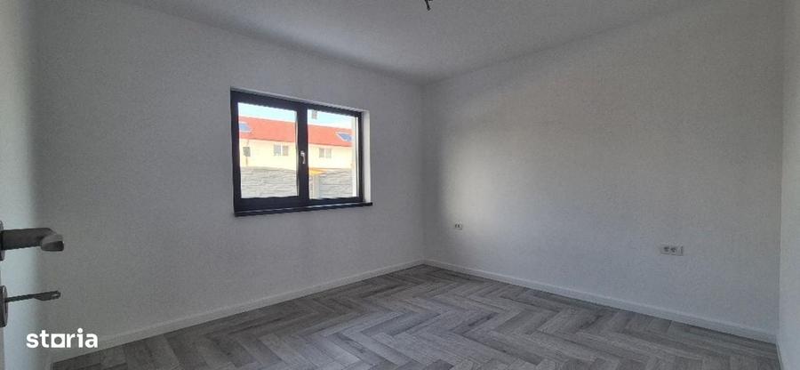 Casă cu 4 camere în Clinceni