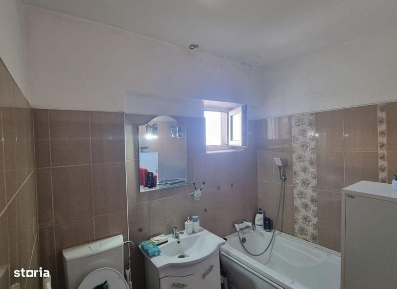 Apartament cu 4 camere decomandat în Nicolina